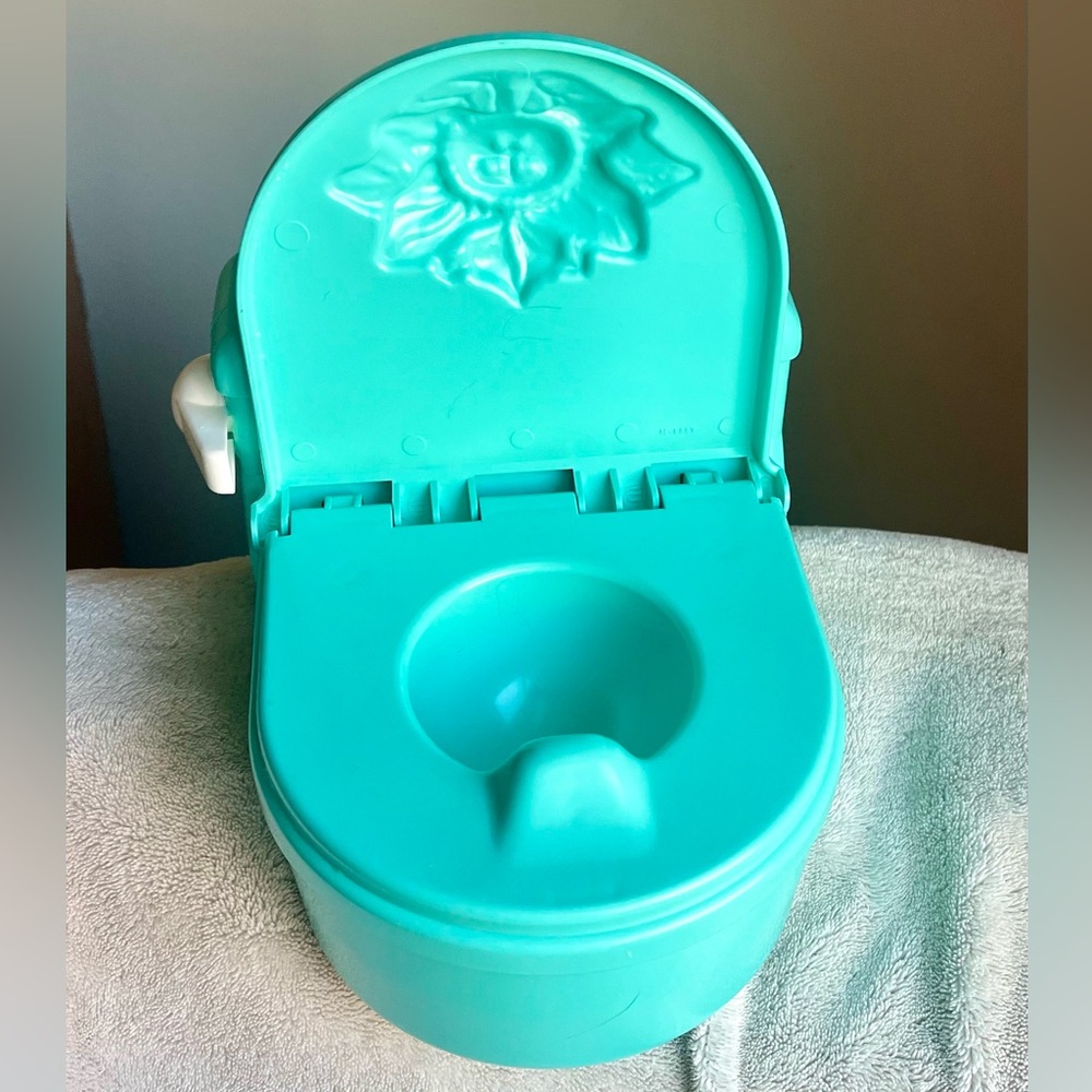 Cabbage Patch toilet flushes (doll not included) vintage toys